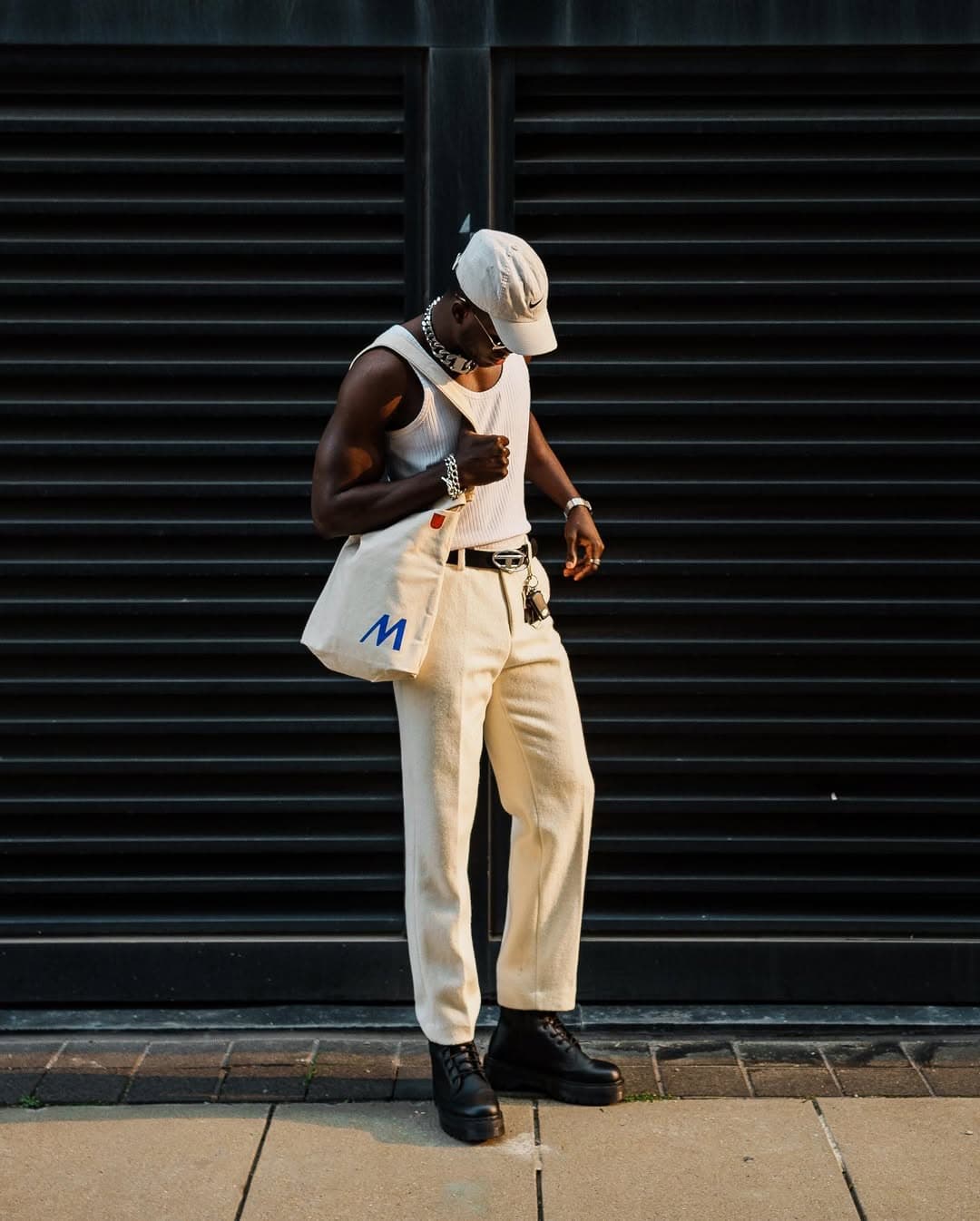 Cream tailoring, tank top and cap
