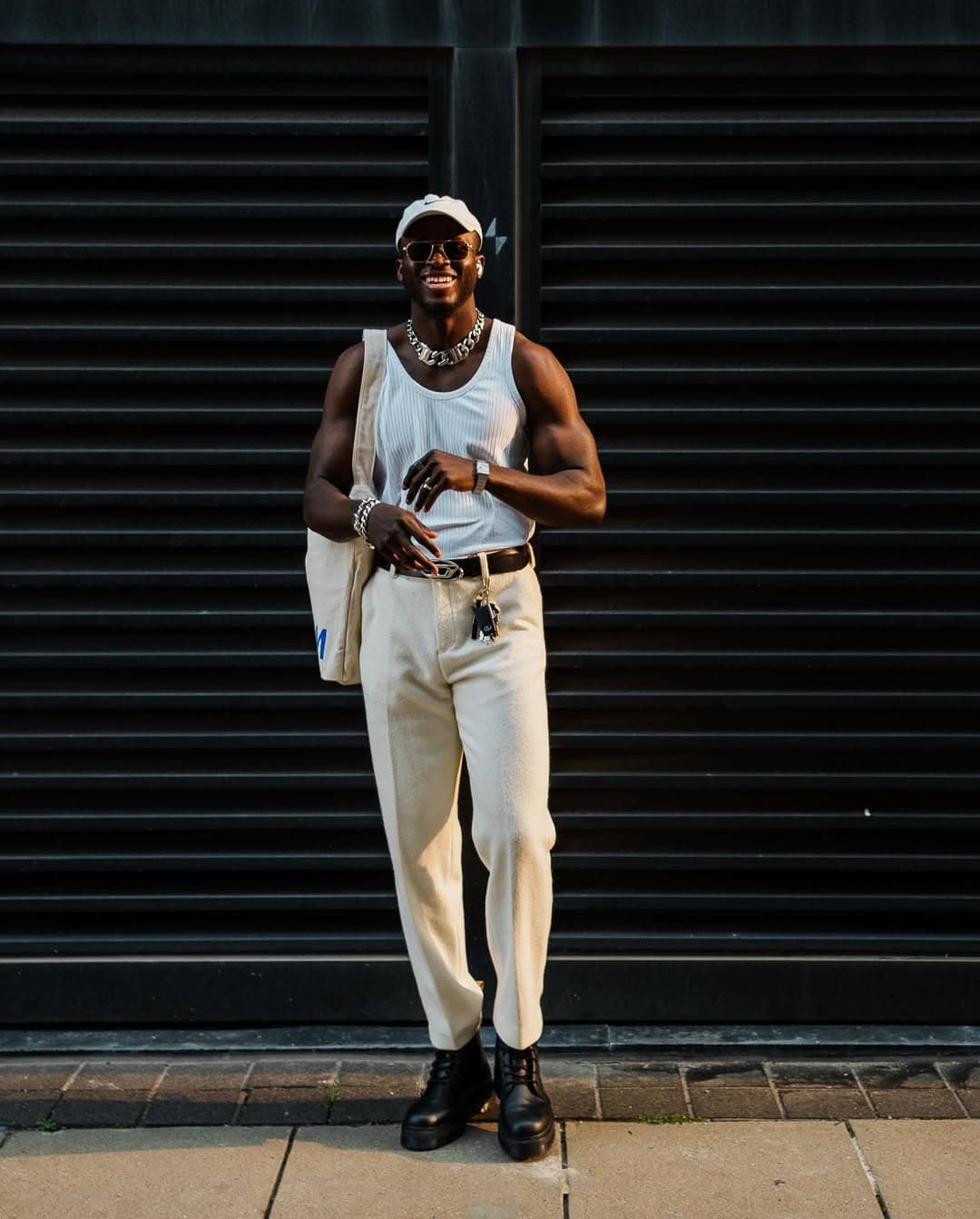 Cream tailoring, tank top and cap